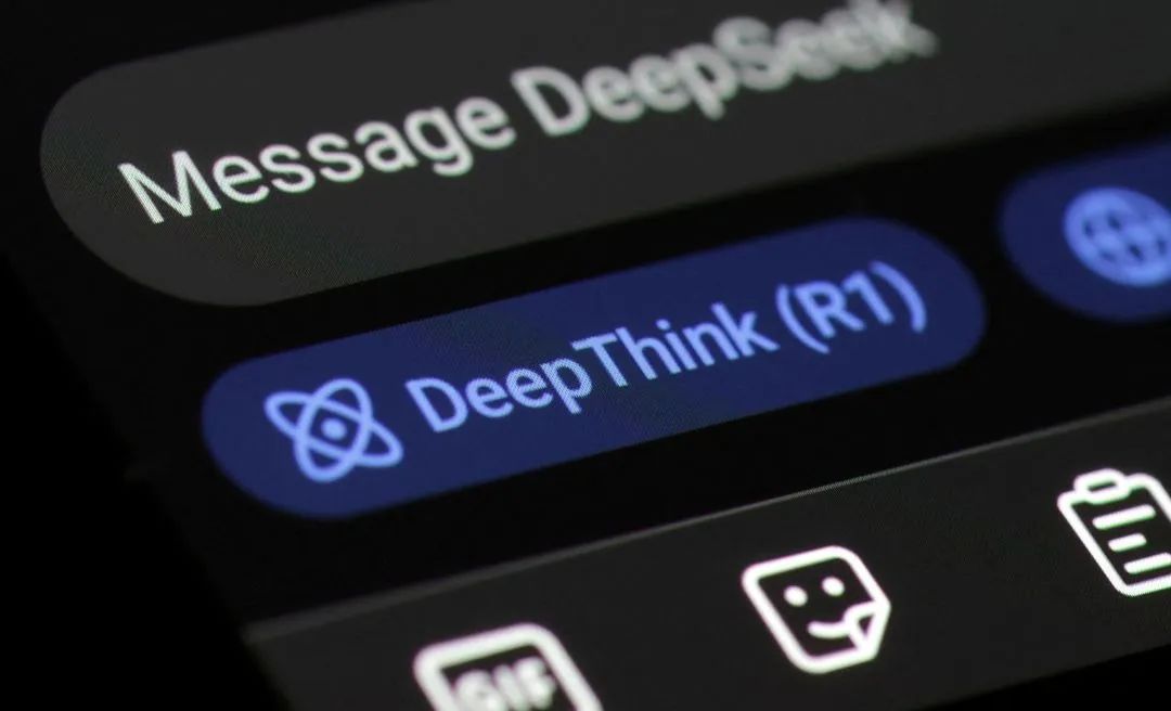 DeepSeek+����ͨ�ھ��ͷ����t���I�N����������֮��